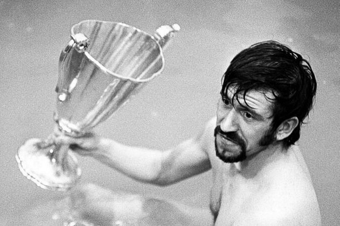 John Greig – 755 trận cho Glasgow Rangers, Greig đưa Rangers tới Cup C3 châu Âu năm 1972 khi đánh bại Dynamo Moscow.